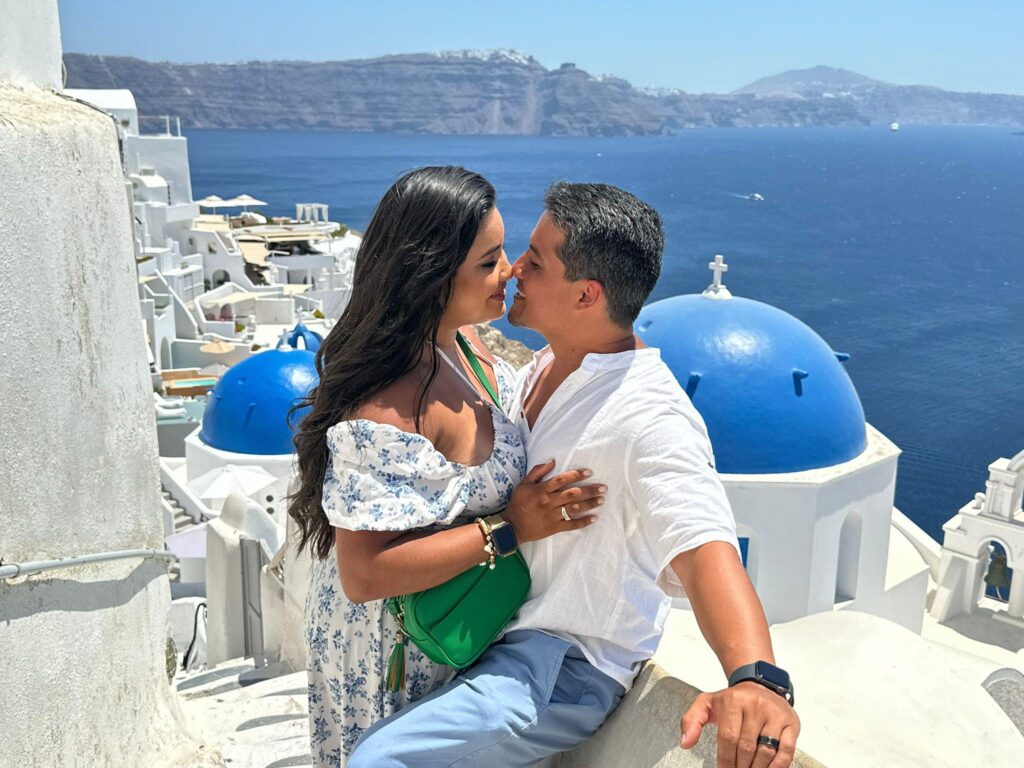visitando oia en santorini. Ruta de creativos