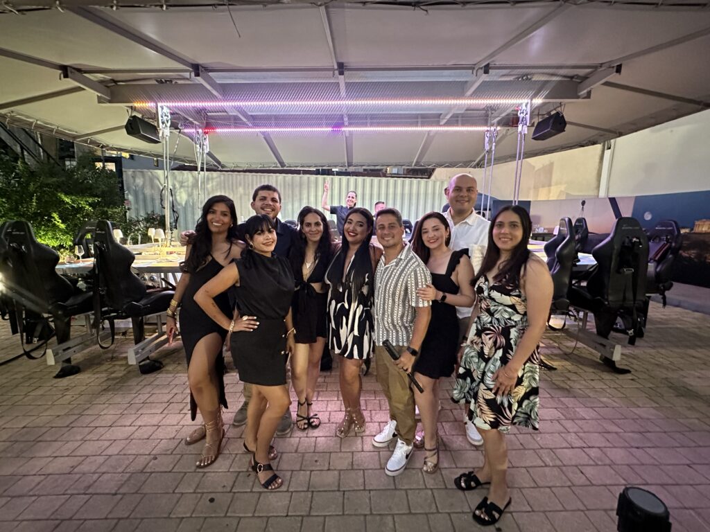equipo de dinner in the sky athens
