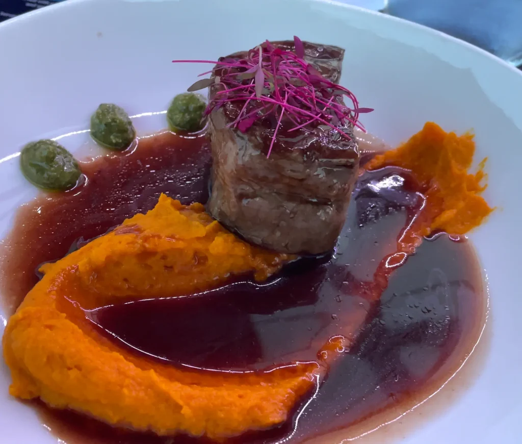 dinner in the sky athens comiendo con ruta de creativos