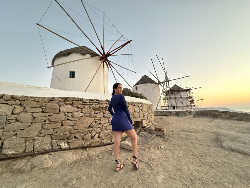 atardecer en molinos de viento en mikonos